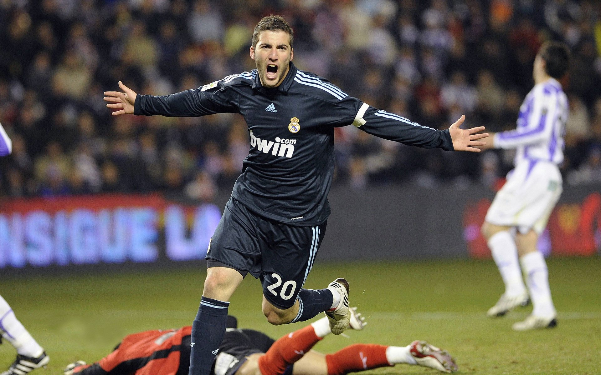 开云下载-法甲球队“宽度+压迫”战术剪不断、理还乱，法甲19-20